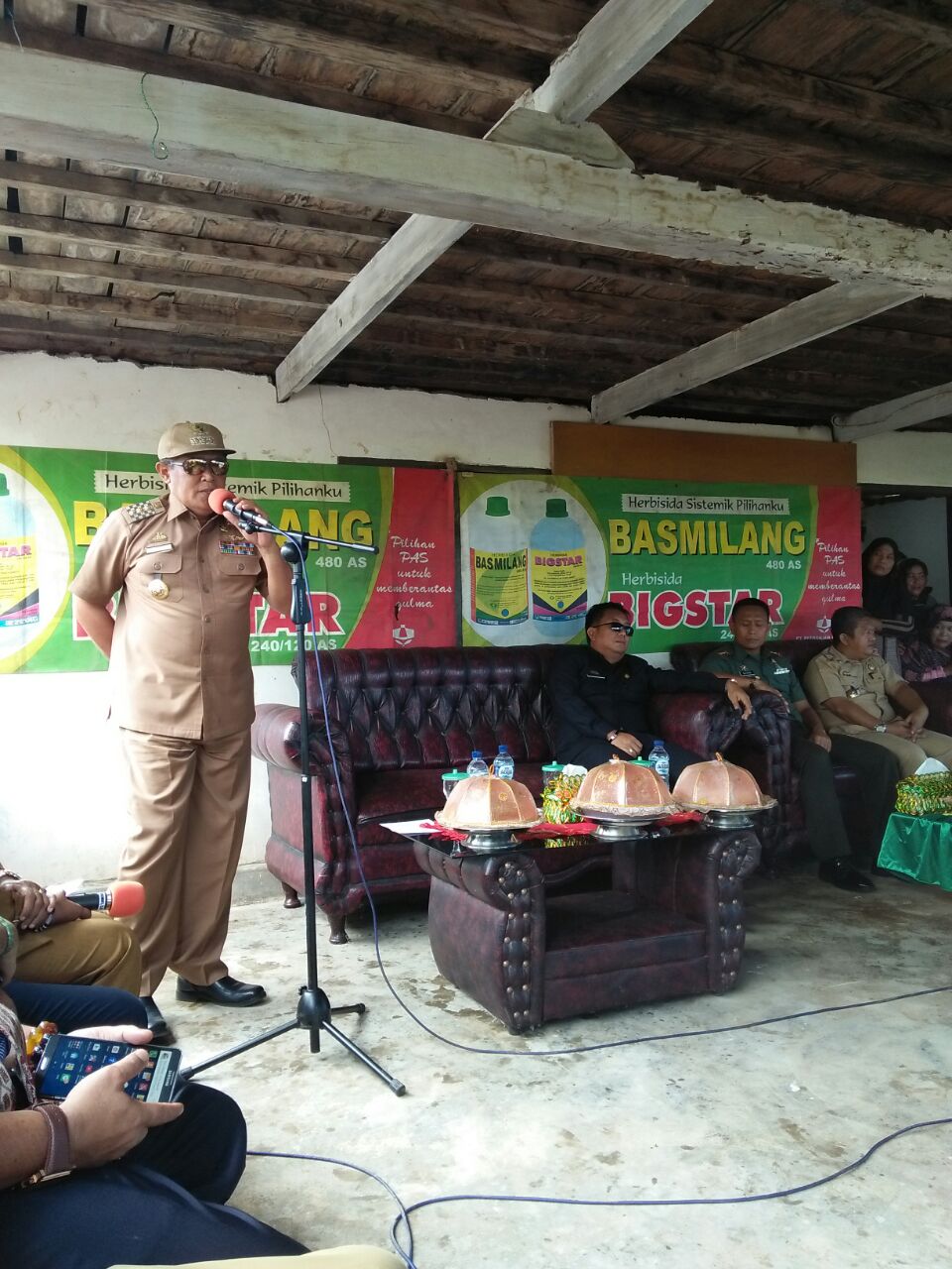 Petani Batuasang Bulukumba Perkenalkan Sistem Tanam Salibu ke Bupati