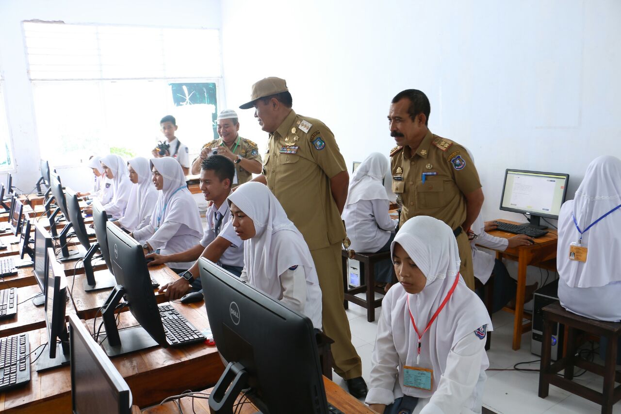 Bupati Bulukumba Pantau UNBK di SMK Negeri 1