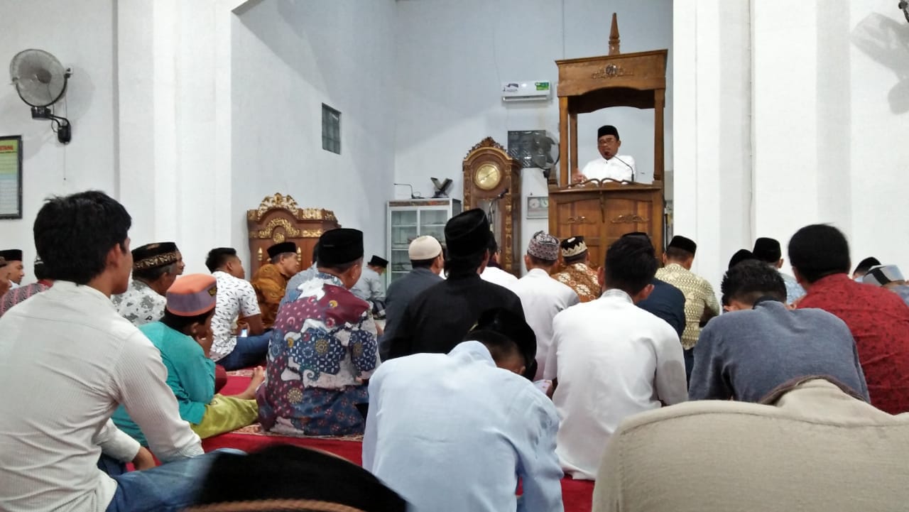 GUBERNUR SUL SEL Tarwih di Desa Bira