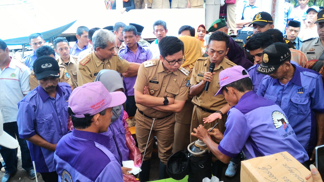 Tomy Satria Yulianto Serahkan Bantuan dan Asuransi Ternak