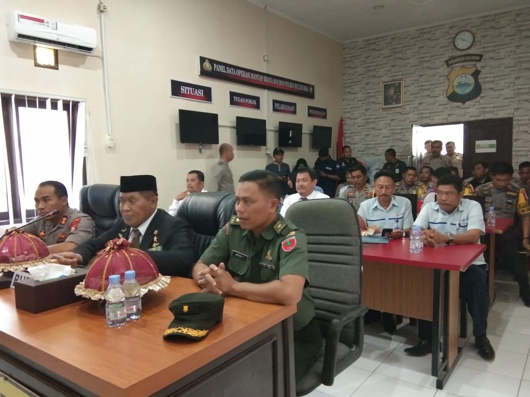 Jelang Natal dan Tahun Baru, Bupati Bersama Kapolres Mengikuti Video Conference Kapolri