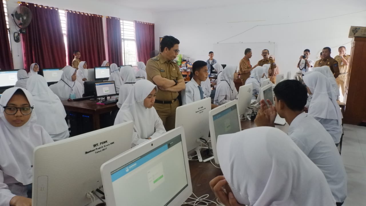 Hari Pertama UNBK, Wabup Pantau Ujian di SMK 1 dan SMK 3 Bulukumba