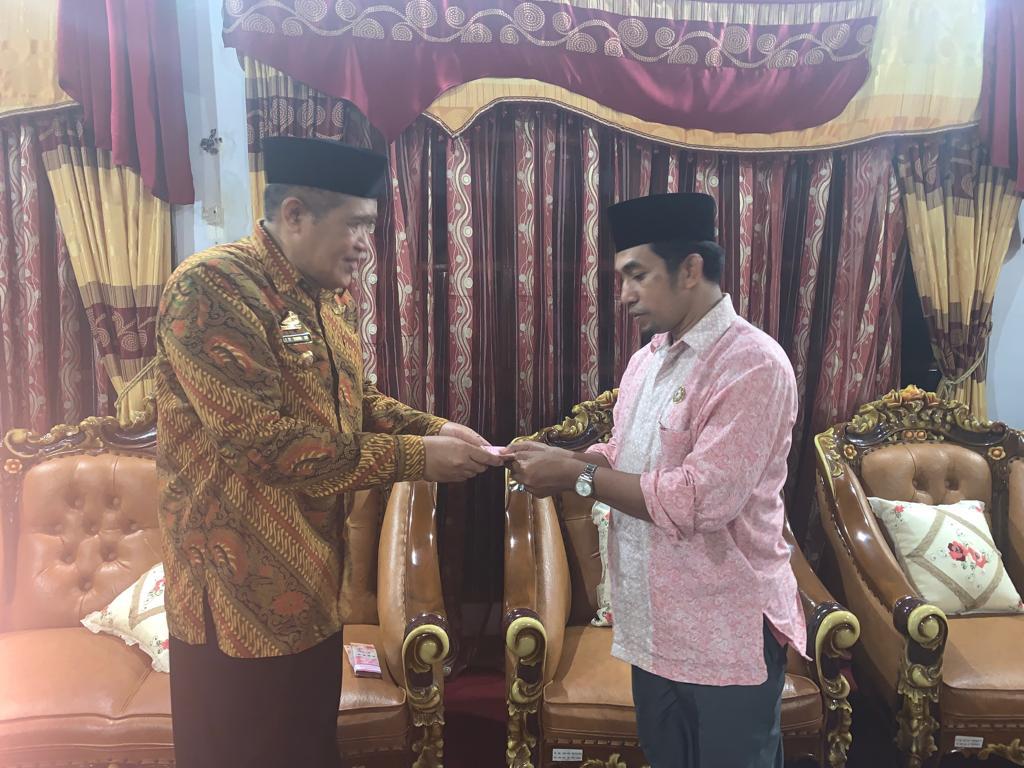 BUPATI &amp; WAKIL BUPATI BULUKUMBA TUNAIKAN ZAKAT MELALUI BAZNAS 