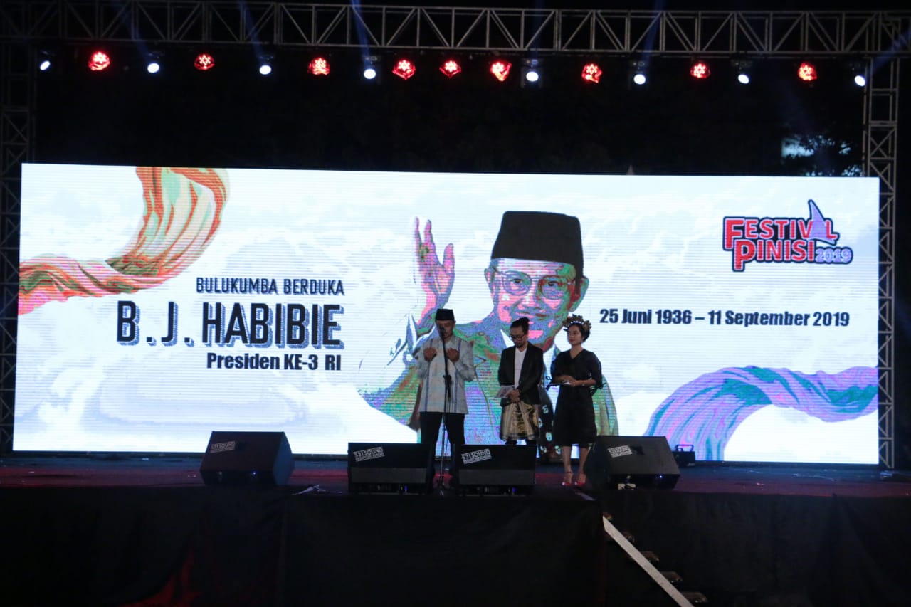 Di Pembukaan Festival Pinisi,  Imam Shamsi Ali Pimpin Doa Untuk BJ Habibie