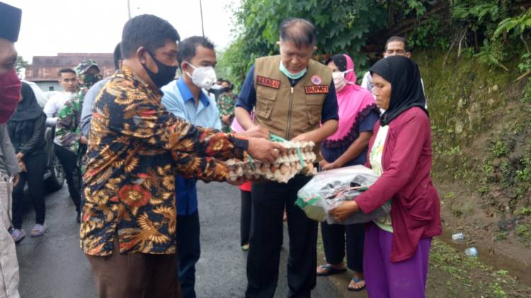 20 KK Desa Kahayya terdampak Covid-19 terima bantuan