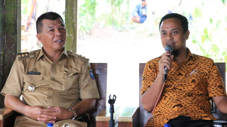 Bareng Bupati dan Wabup, Gubernur Andi Sudirman Tinjau Sawah yang Tanam ‘Mandiri Benih’ di Lahan Pertanian Warga 