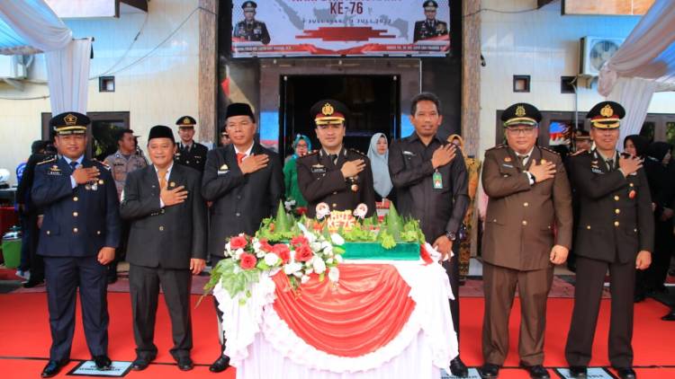 Bupati Andi Utta Hadiri Upacara Peringatan Hari Bhayangkara ke 76 di Mapolres Bulukumba