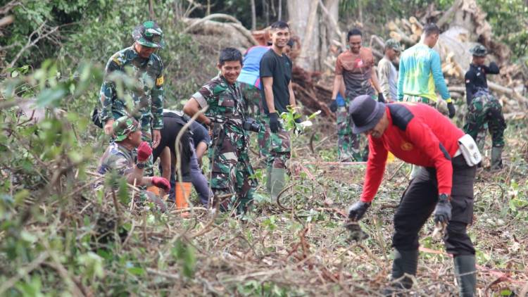 Sinergitas TNI Polri Terlihat Nyata di TMMD, Dandim Turun Pantau Pekerjaan di Lokasi