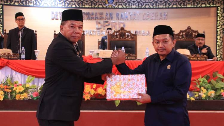 Bupati Andi Utta Serahkan KUA-PPAS RAPBD 2024 