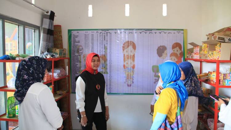 Pastikan Berjalan, Herfida Muchtar Kunjungi Rumah Gizi Polewali