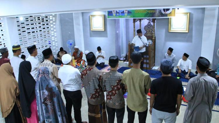 Kukuhkan Pengurus Masjid Terapung Tanjung Bira, Bupati Andi Utta : Pembangunan Masjid Ini Penuh Perjuangan