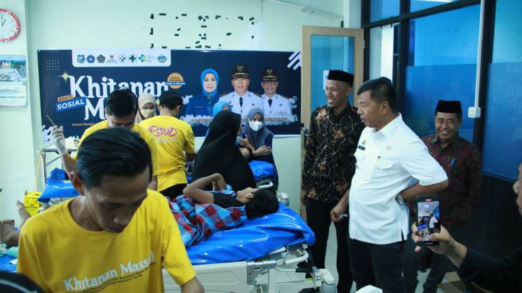 Khitanan Massal Gratis Ratusan Anak Bulukumba, Warga Beryukur