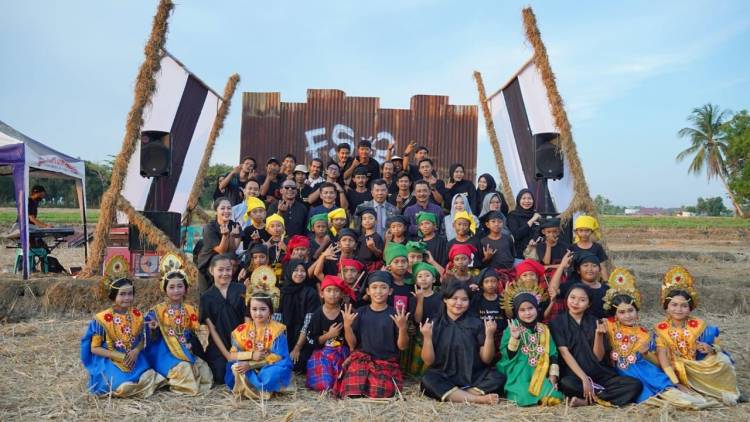 Kolaborasi Pemdes dan Sanggar Seni, Bupati Andi Utta Buka Festival Sawah II