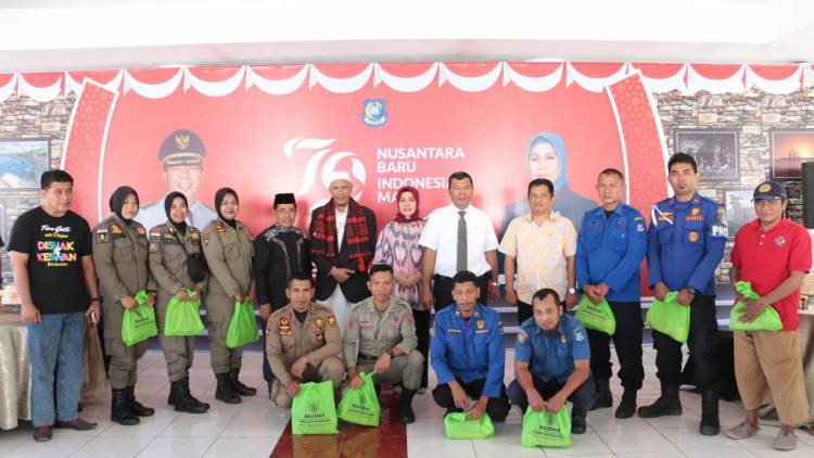 Jumat Berkah, Ratusan Personil Satpol dan Damkar Terima Bahan Pokok 