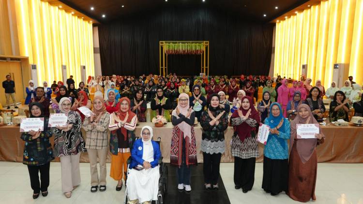 Peringati Hari Ibu, Dekranasda Sulsel dan Bulukumba Kolaborasi Gelar Edukasi dan Fashion Show