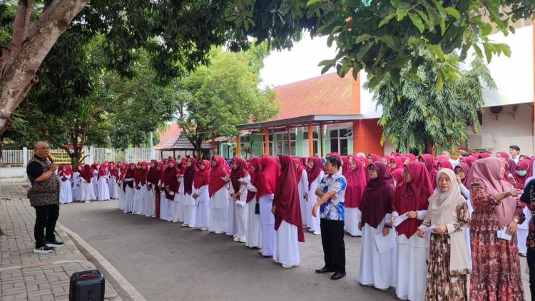 Jaga Disiplin, Direktur RSUD HASDR Cek Kehadiran Pegawai Non ASN