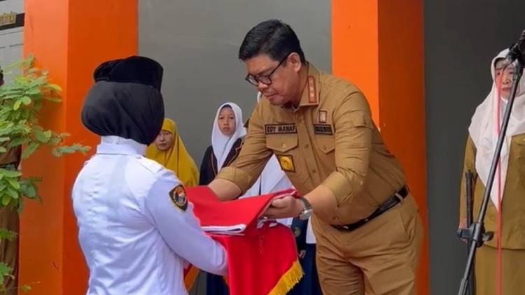 Pimpin Upacara di SMPN 2 Bulukumba, Andi Edy Manaf Tekankan Pentingnya Etika