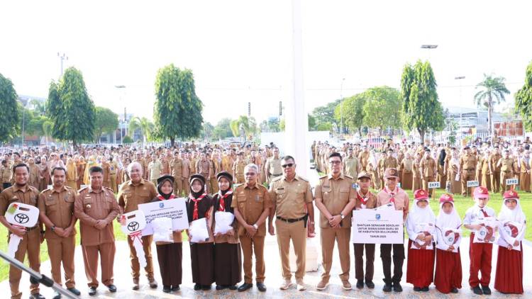Tahun Ajaran Baru, Siswa Bulukumba Dapat Seragam Gratis