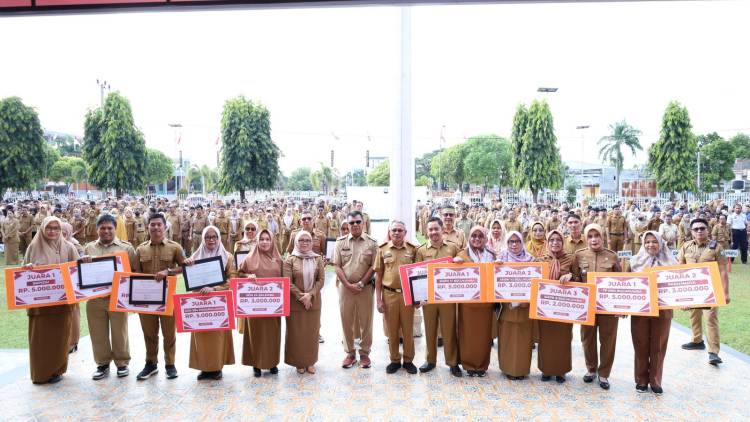 Bupati Andi Utta Serahkan Penghargaan bagi Pemenang Inovasi Daerah