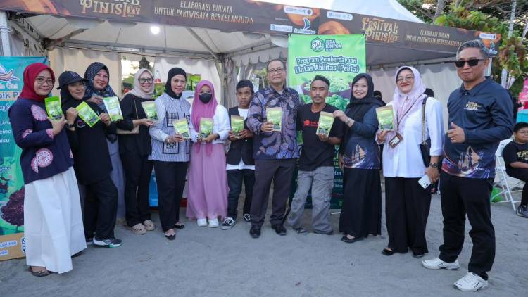 Sekretaris Menteri UMKM Nikmati Produk Lokal Bulukumba di Festival Pinisi 2025