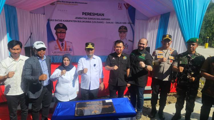 Didampingi Bupati Andi Utta, Gubernur Sulsel Resmikan Jembatan Sungai Balampangi Penghubung Sinjai-Bulukumba