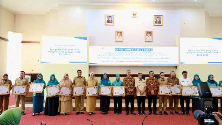 Bulukumba Terima Tiga Penghargaan pada Rakorda Bangga Kencana Sulsel 2026