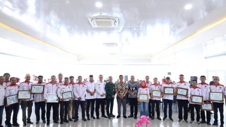 Kades se Sulsel Deklarasi Desa Bersinar di Gedung Pinisi Bulukumba