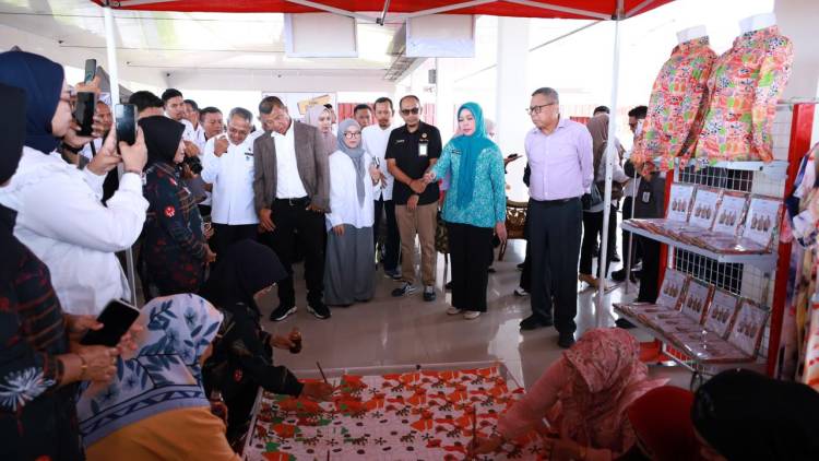 Produk Kriya Unggulan Batik Mawar dan Anyaman Lontar Tampil di Pameran Pinisi24