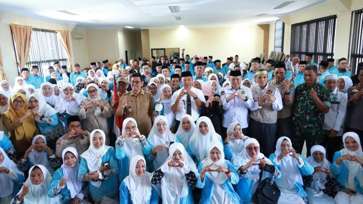 Bupati Andi Utta Minta Jemaah Calon Haji Saling Menolong