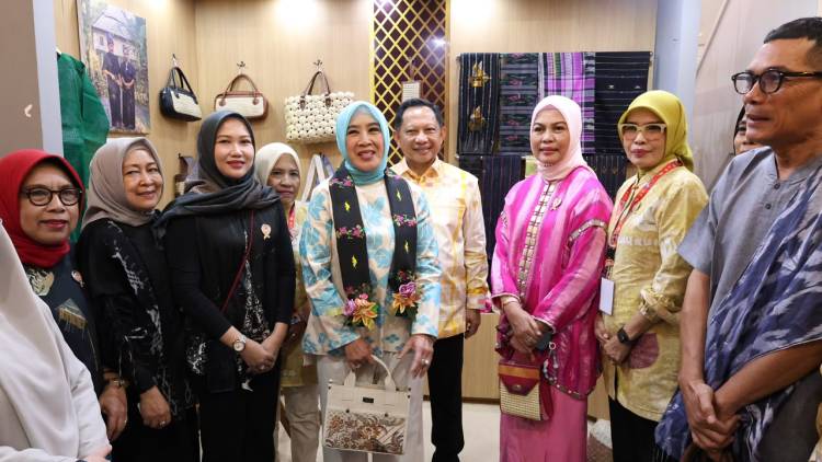 Stand Dekranasda Bulukumba Dikunjungi Mendagri Tito Karnavian pada Penutupan HUT ke-46 Dekranas