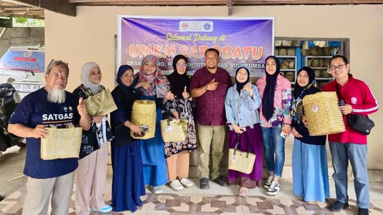 Kunjungi Bulukumba, Tim Satgas KAGAMA–KKN UGM Sulsel Borong Produk Kriya Bulukumba