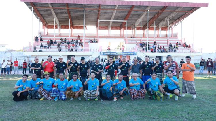 Semarak HUT 81 RI di Bulukumba, Eksekutif-Legislatif Tarung Ulang Sepakbola Sarung