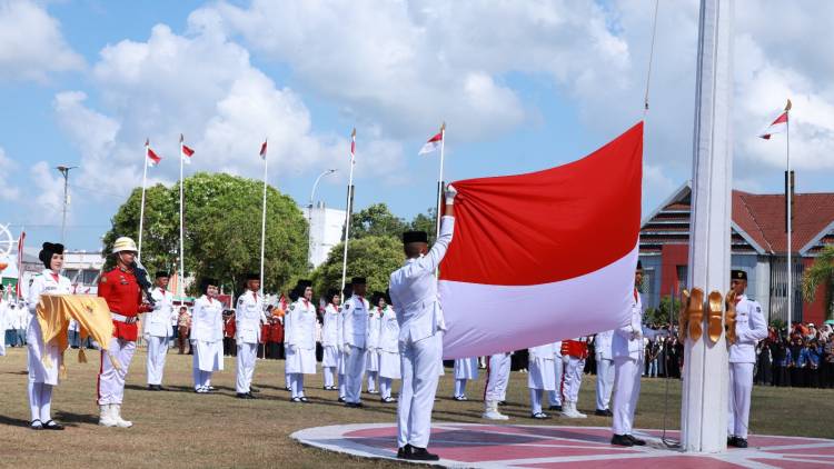 Sukses Kibarkan Sang Merah Putih, Paskibraka Bulukumba Dapat Aplaus dari Warga dan Peserta Upacara
