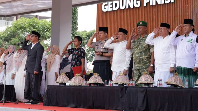 Kenakan Sarung, Bupati Andi Utta Pimpin Upacara Hari Santri 2026 di Bulukumba