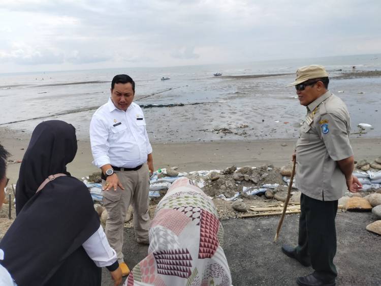 USAI APEL SIAGA BENCANA, BUPATI AM SUKRI SAPPEWALI TINJAU TALUD PANTAI MERPATI YANG JEBOL