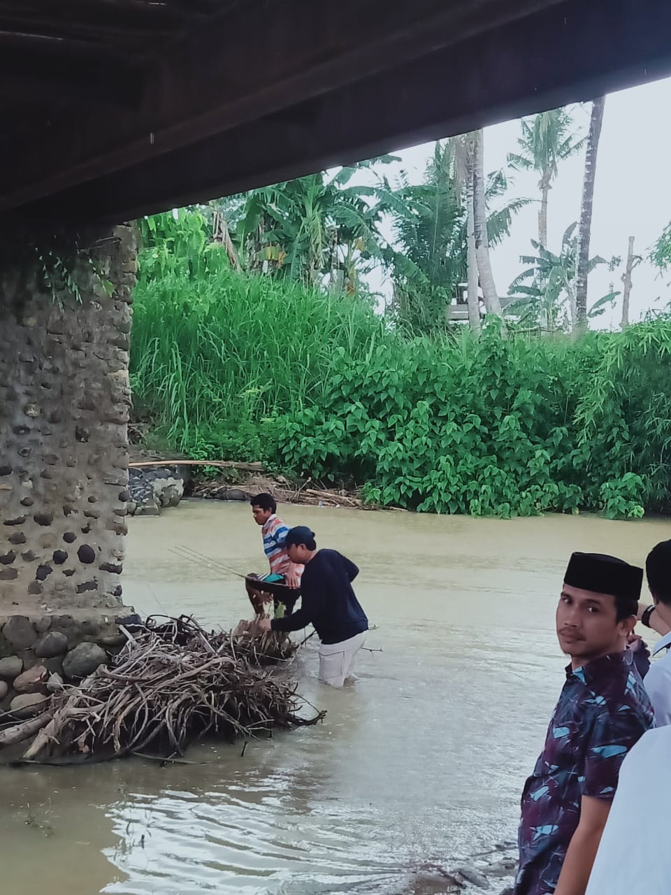 Dapat Sorotan di Medsos, Bupati Tinjau Langsung Jembatan Seppa Tambangan