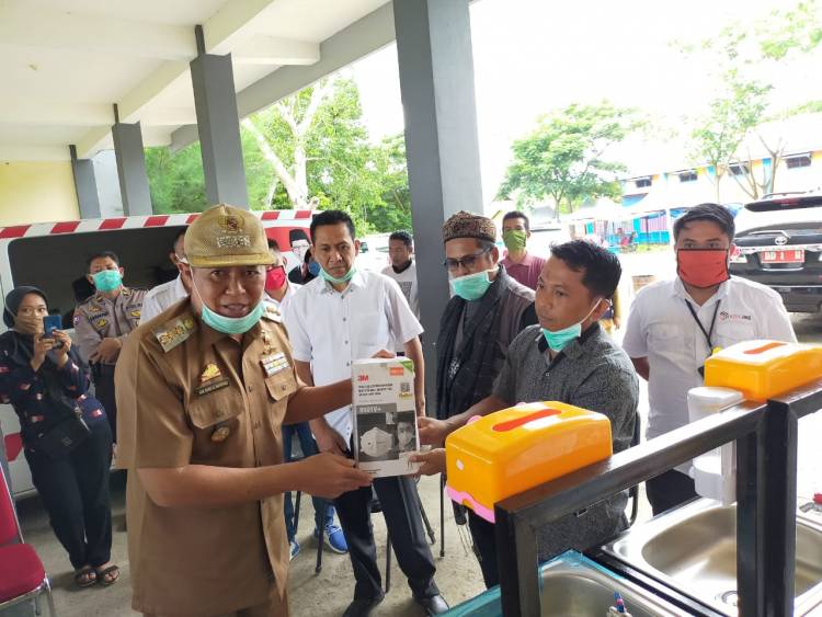 Bupati Terima Bantuan Masker dan Wadah Cuci Tangan dari JMS Care