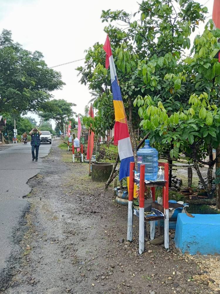 Pandemi Covid-19, Desa Karama Siapkan Tempat Cuci Tangan Setiap Rumah Warga