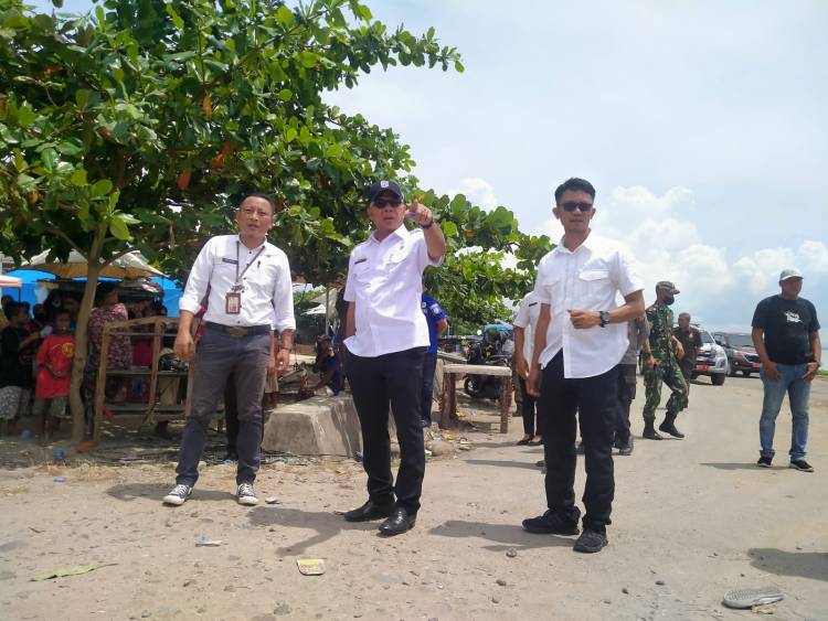 Bupati Andi Utta Tinjau Kawasan Pantai Merpati  Temui Warga yang Masih Bertahan