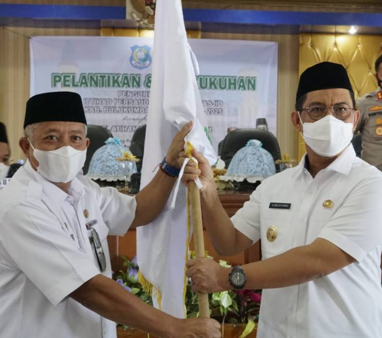 Wabup Edy Manaf Dilantik sebagai "Komandan" Imam Masjid