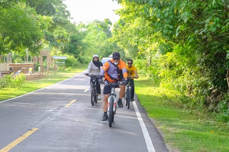 Usai Musrenbang di Bontobahari, Andi Utta Tancap Sepeda ke Bira