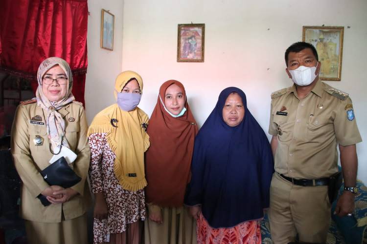 Bupati Andi Utta Kunjungi Keluarga Amiluddin di Kajang