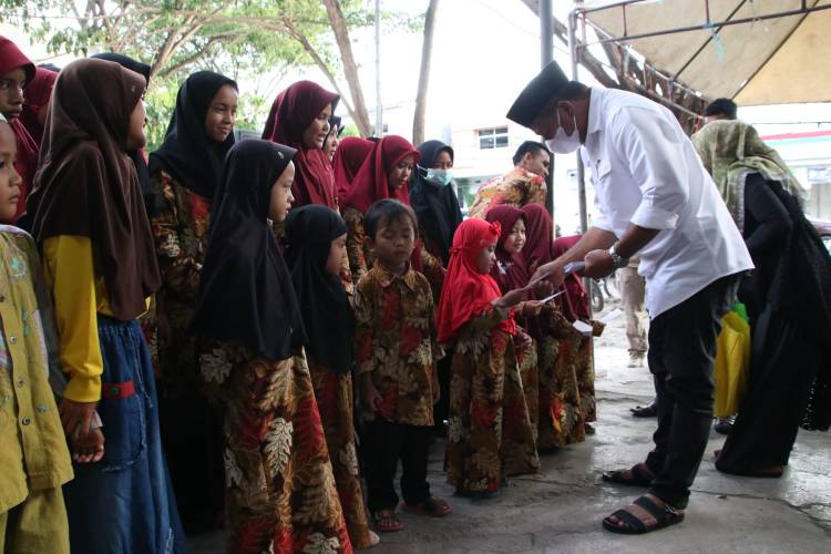 HUT Radar Selatan, Andi Utta Berbagi dengan Anak Panti Asuhan