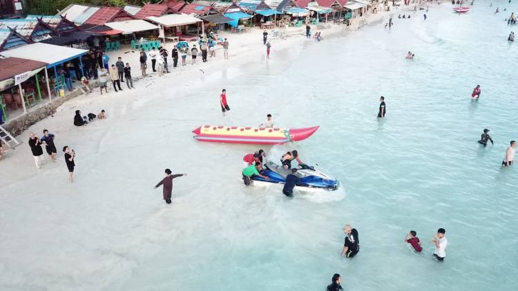 Bupati Andi Utta Bareng Kapolda Main Jetski di Tanjung Bira