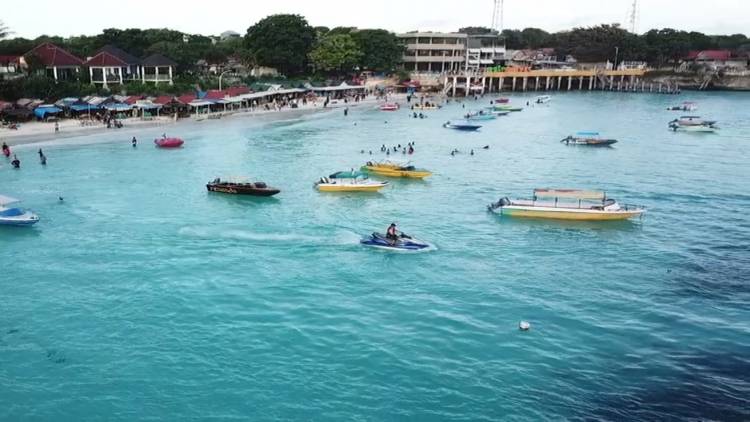 Bupati Andi Utta Bareng Kapolda Main Jetski di Tanjung Bira