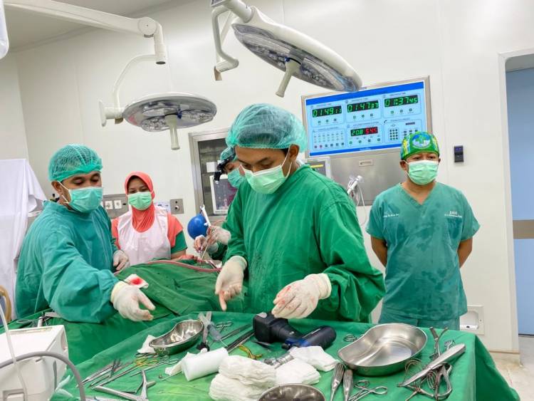 Tak Perlu Dirujuk, Kini RSUD HASDR Sudah Tangani Operasi Bedah Saraf