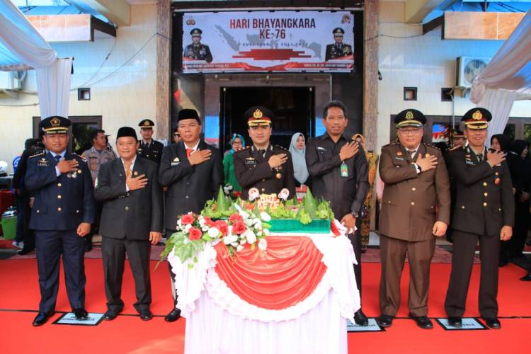 Bupati Andi Utta Hadiri Upacara Peringatan Hari Bhayangkara ke 76 di Mapolres Bulukumba