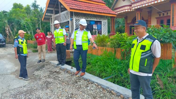Proyek Jalan Mulai Dikerja, Wabup Edy Manaf Aktif Mengawasi