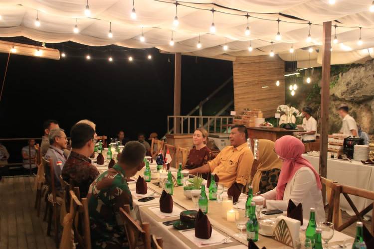Bupati Andi Utta Jamu Makan Malam Konjen Australia Bronwyn Robbins