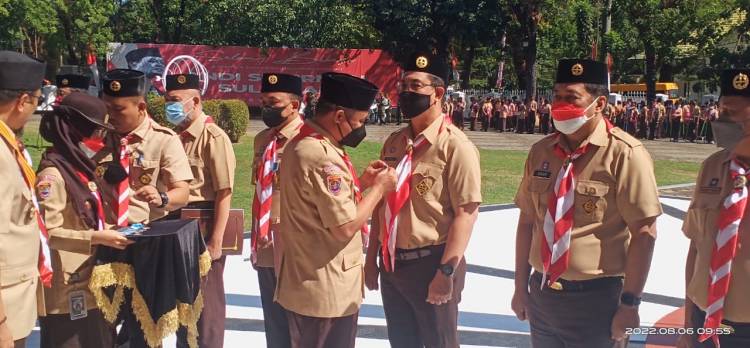 Wabup Edy Manaf Terima Pancawarsa di Acara Pelepasan Jambore Nasional